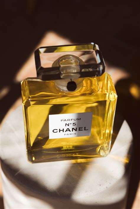 Chanel N 5: 10 cose da sapere sul profumo donna più 